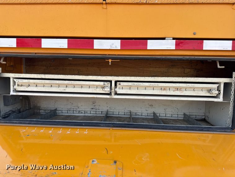 image for item EN8253 2011 International Durastar digger derrick truck