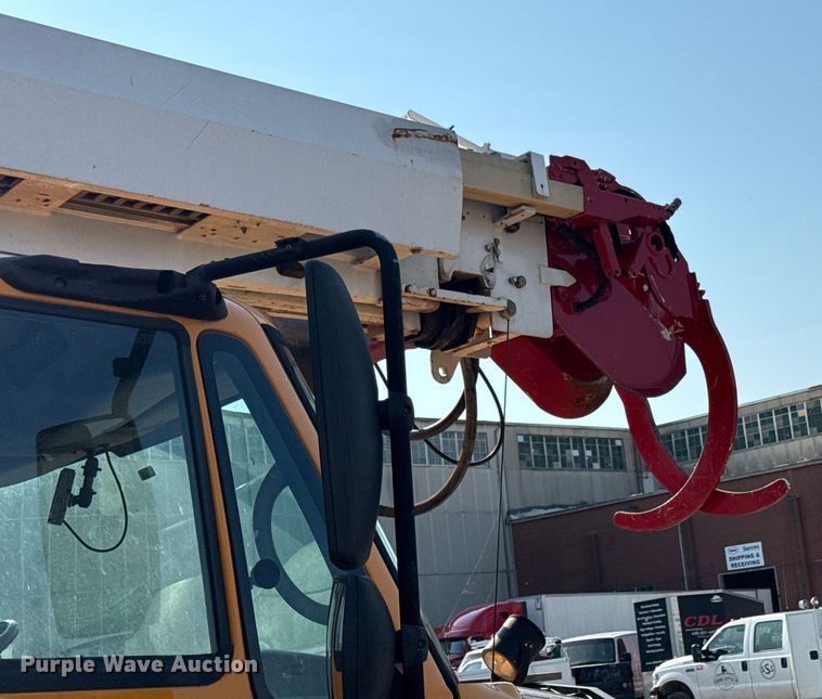 image for item EN8253 2011 International Durastar digger derrick truck