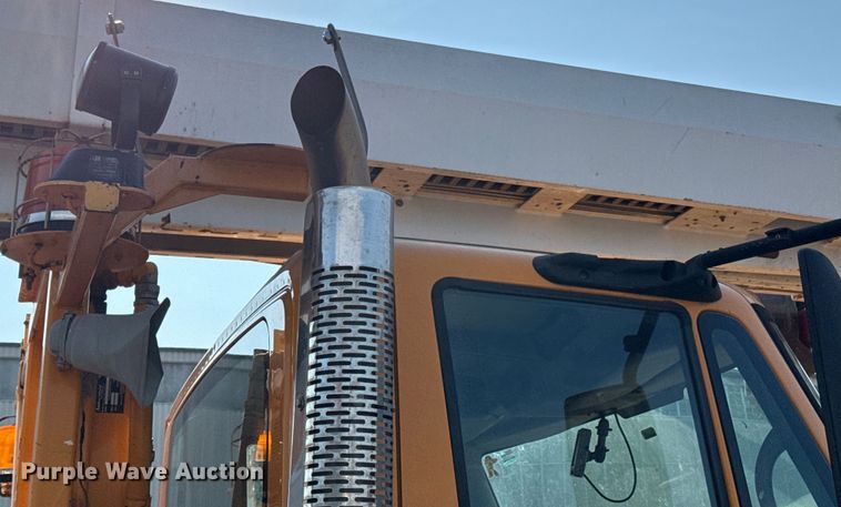 image for item EN8253 2011 International Durastar digger derrick truck