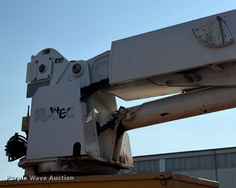 image for item EN8253 2011 International Durastar digger derrick truck