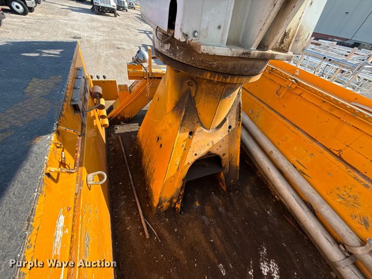 image for item EN8253 2011 International Durastar digger derrick truck