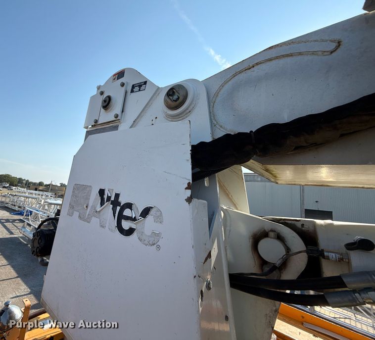 image for item EN8253 2011 International Durastar digger derrick truck