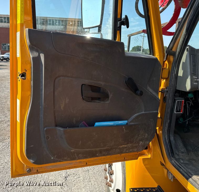 image for item EN8253 2011 International Durastar digger derrick truck