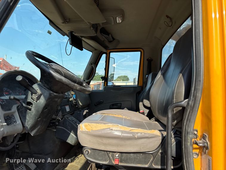 image for item EN8253 2011 International Durastar digger derrick truck