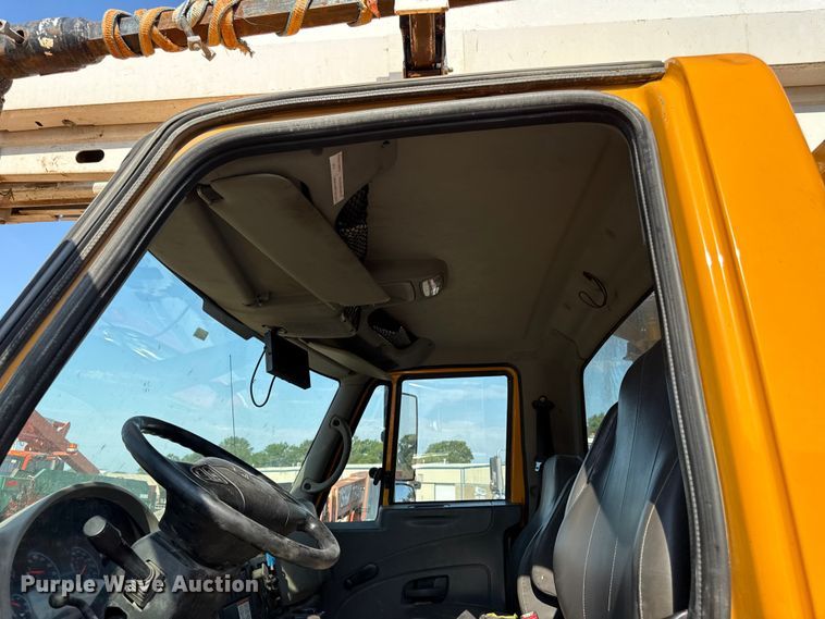 image for item EN8253 2011 International Durastar digger derrick truck
