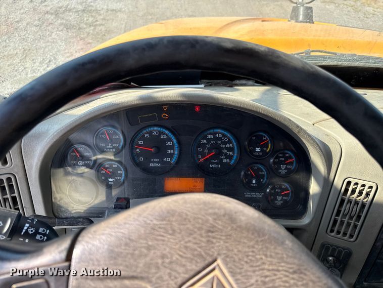 image for item EN8253 2011 International Durastar digger derrick truck