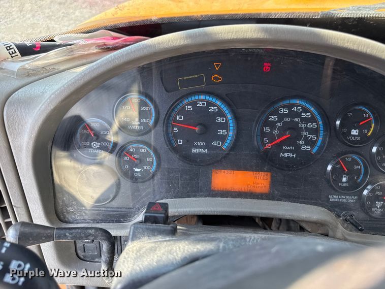 image for item EN8253 2011 International Durastar digger derrick truck