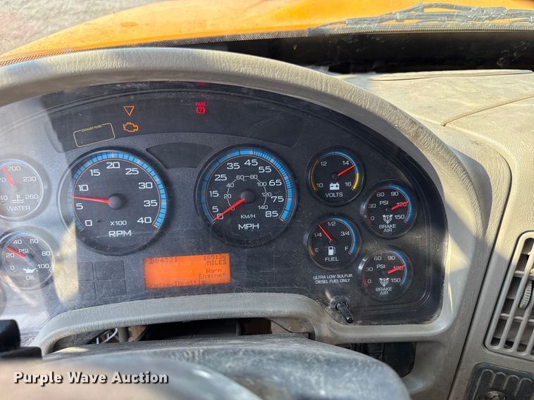 image for item EN8253 2011 International Durastar digger derrick truck