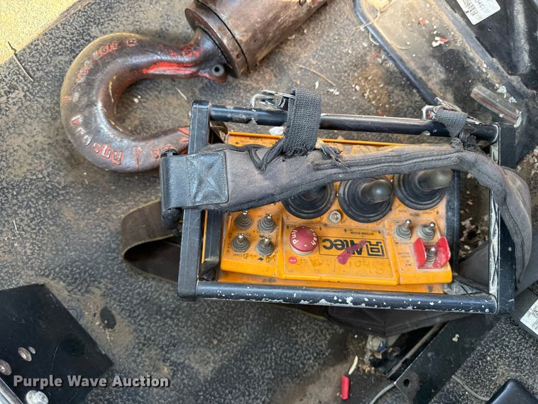 image for item EN8253 2011 International Durastar digger derrick truck