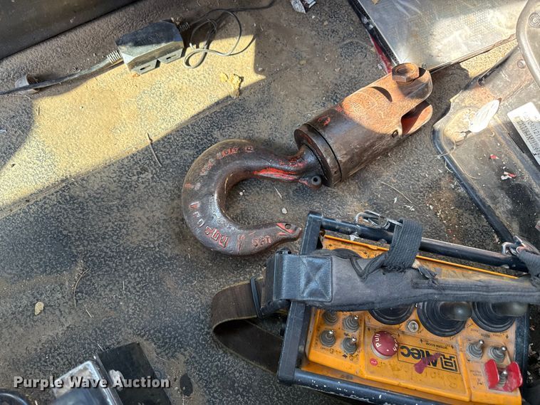 image for item EN8253 2011 International Durastar digger derrick truck