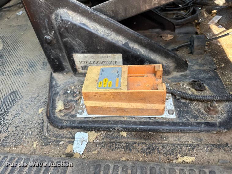 image for item EN8253 2011 International Durastar digger derrick truck