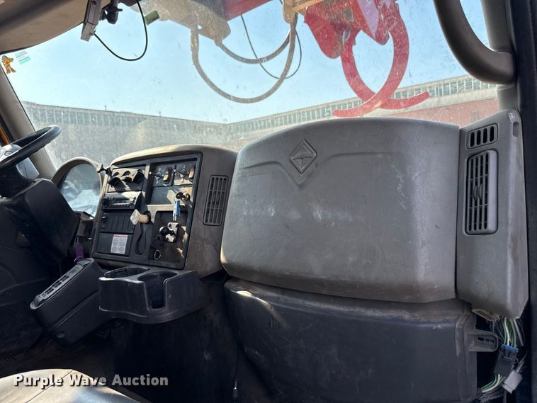 image for item EN8253 2011 International Durastar digger derrick truck