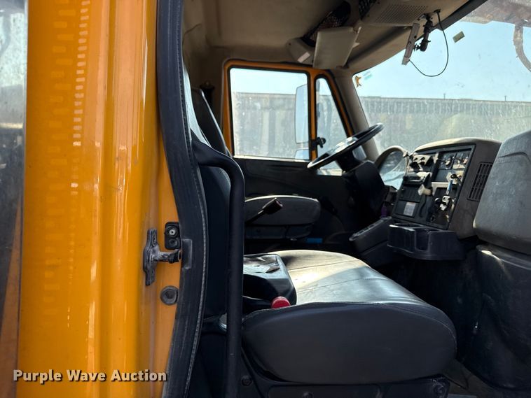 image for item EN8253 2011 International Durastar digger derrick truck