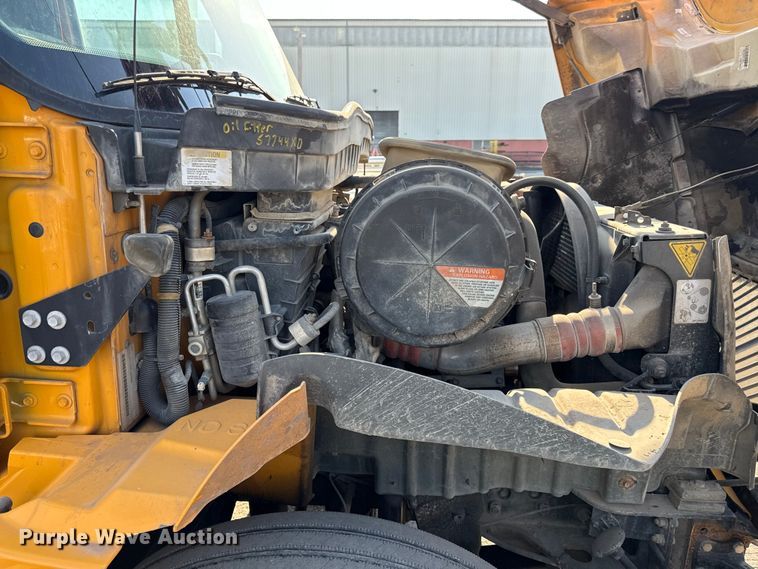 image for item EN8253 2011 International Durastar digger derrick truck