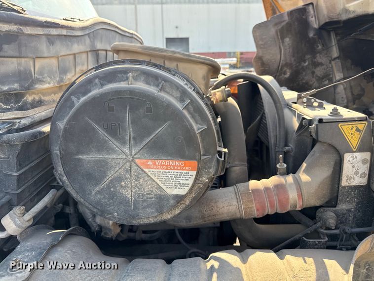 image for item EN8253 2011 International Durastar digger derrick truck