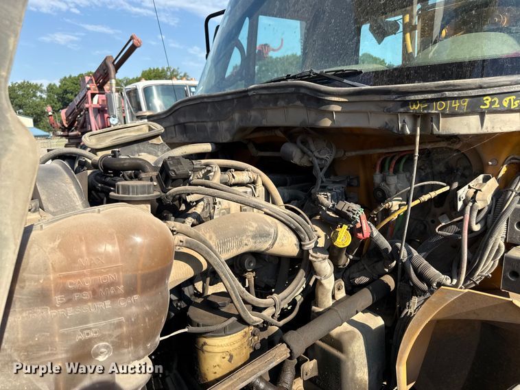 image for item EN8253 2011 International Durastar digger derrick truck