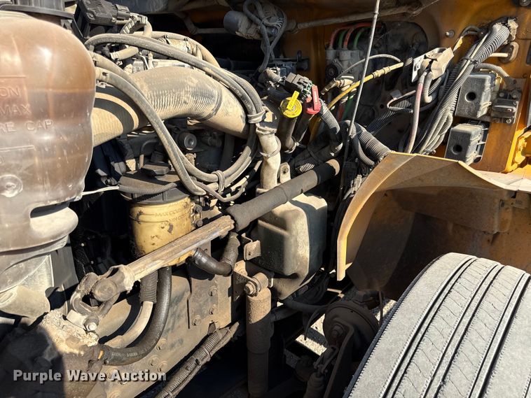 image for item EN8253 2011 International Durastar digger derrick truck