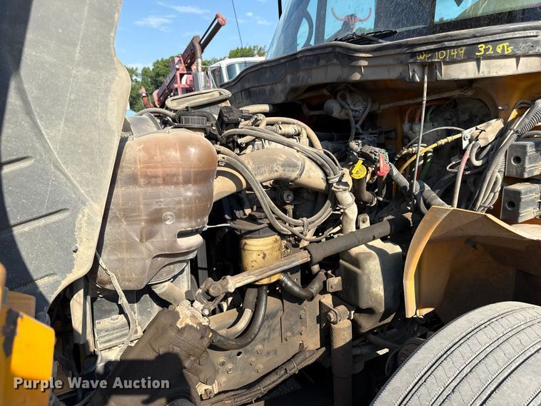 image for item EN8253 2011 International Durastar digger derrick truck