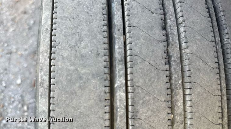 image for item EN8253 2011 International Durastar digger derrick truck