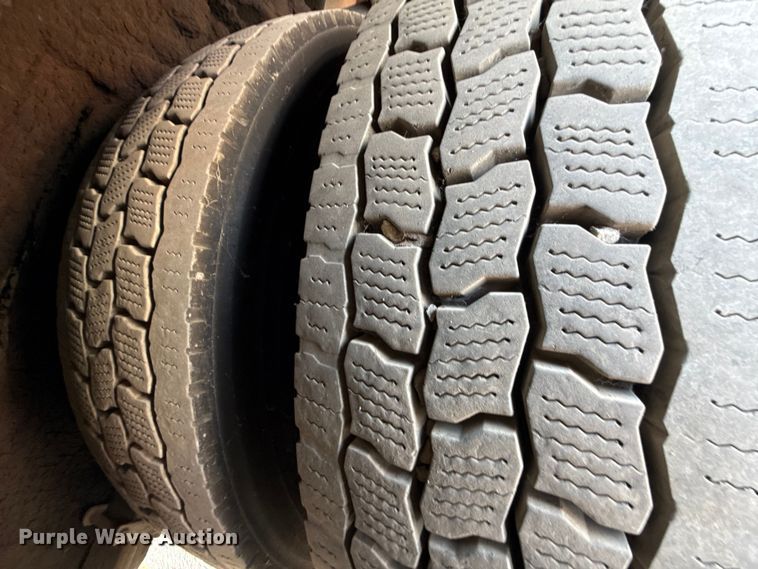 image for item EN8253 2011 International Durastar digger derrick truck