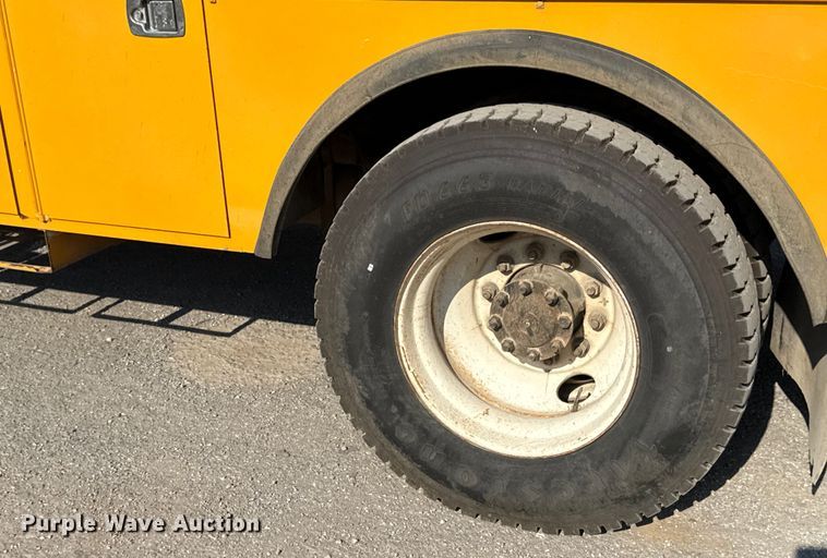 image for item EN8253 2011 International Durastar digger derrick truck