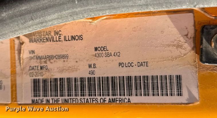 image for item EN8253 2011 International Durastar digger derrick truck