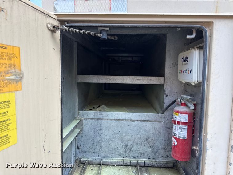 image for item EN8254 2000 GMC C7500 bucket truck