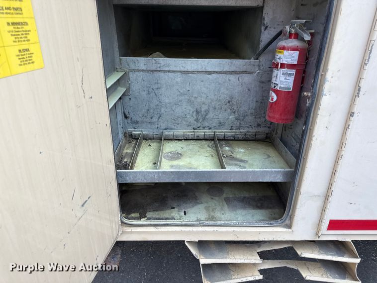 image for item EN8254 2000 GMC C7500 bucket truck