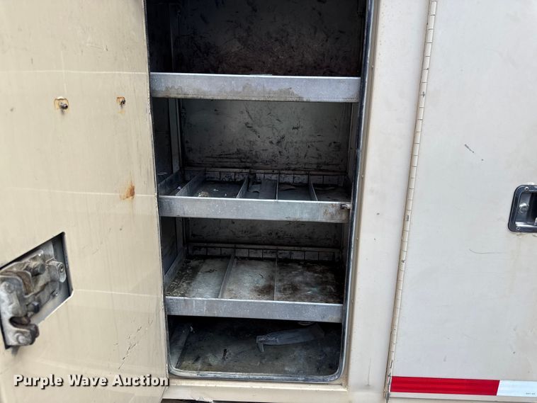 image for item EN8254 2000 GMC C7500 bucket truck