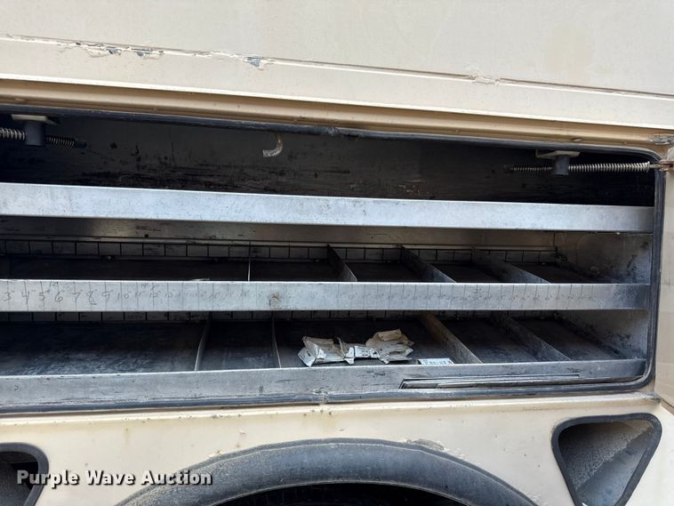 image for item EN8254 2000 GMC C7500 bucket truck