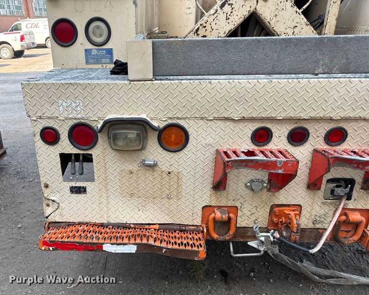 image for item EN8254 2000 GMC C7500 bucket truck