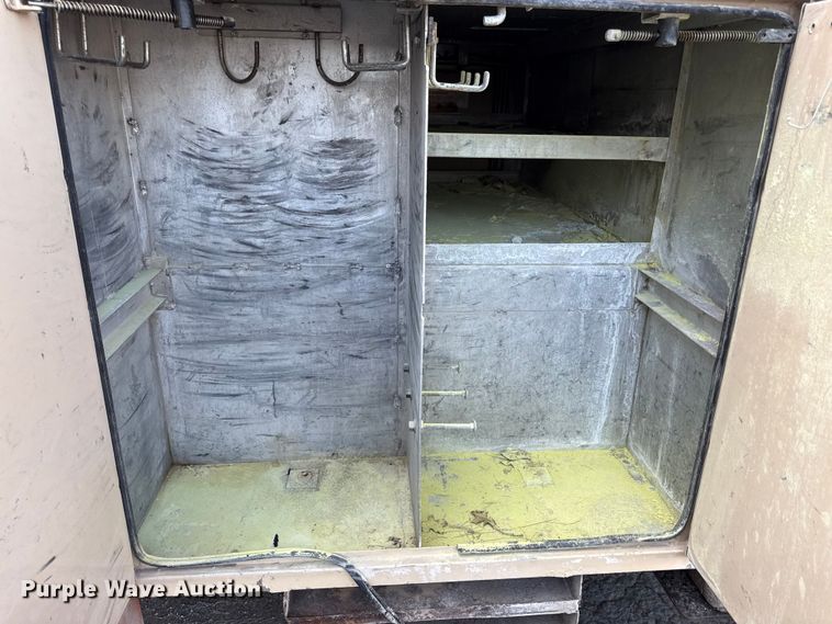 image for item EN8254 2000 GMC C7500 bucket truck