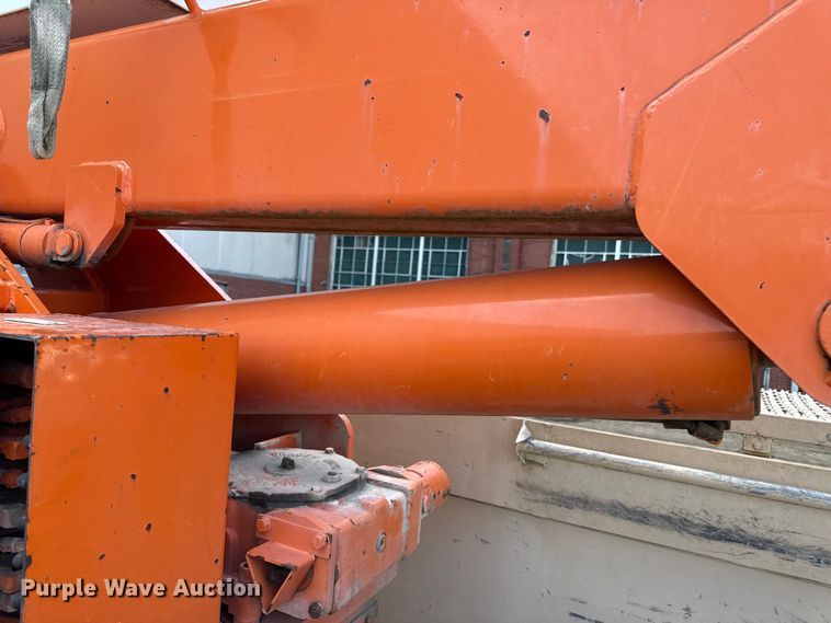 image for item EN8254 2000 GMC C7500 bucket truck