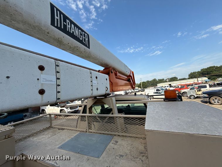 image for item EN8254 2000 GMC C7500 bucket truck