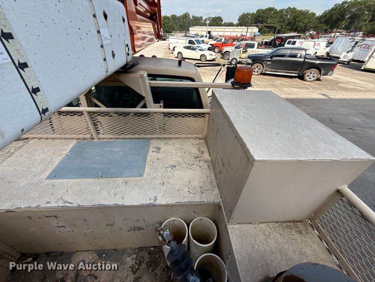 image for item EN8254 2000 GMC C7500 bucket truck