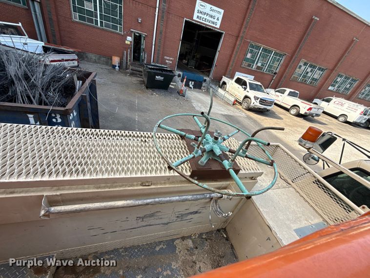 image for item EN8254 2000 GMC C7500 bucket truck