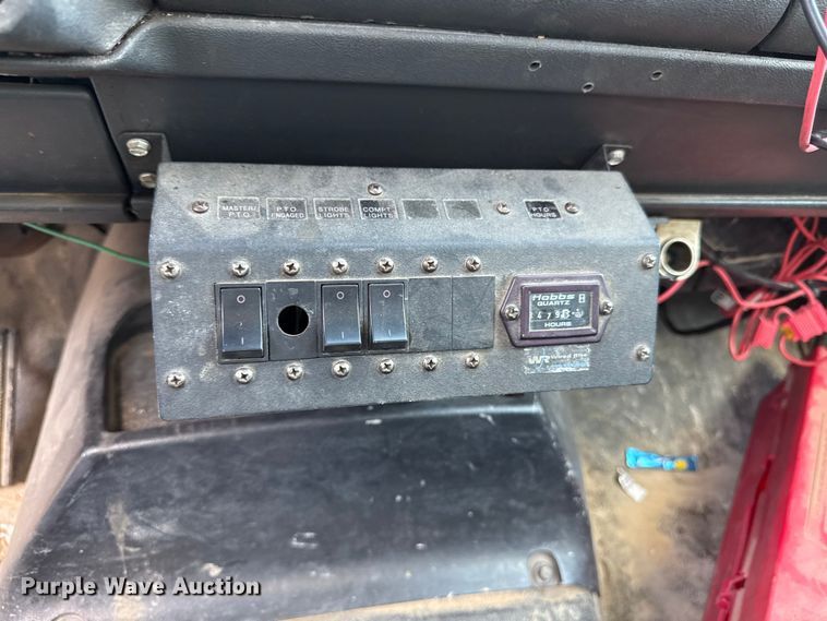 image for item EN8254 2000 GMC C7500 bucket truck