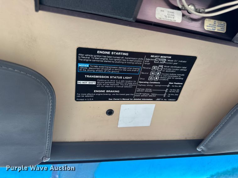 image for item EN8254 2000 GMC C7500 bucket truck