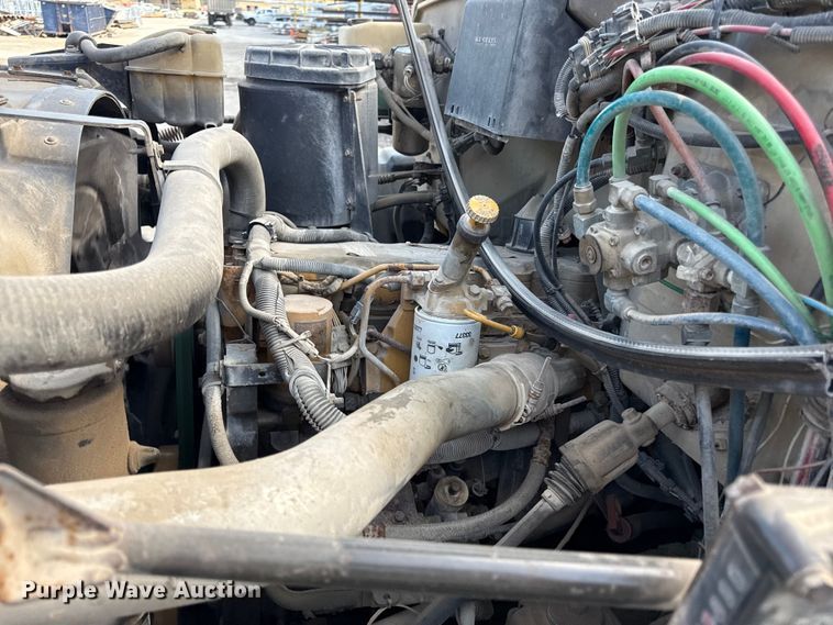 image for item EN8254 2000 GMC C7500 bucket truck