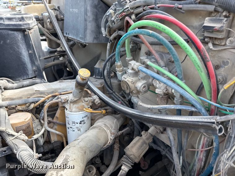 image for item EN8254 2000 GMC C7500 bucket truck