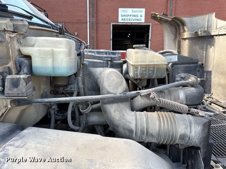 image for item EN8254 2000 GMC C7500 bucket truck