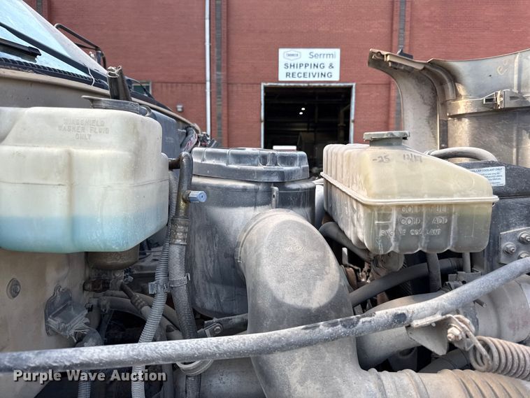 image for item EN8254 2000 GMC C7500 bucket truck