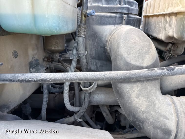 image for item EN8254 2000 GMC C7500 bucket truck