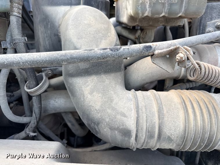 image for item EN8254 2000 GMC C7500 bucket truck