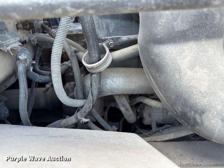 image for item EN8254 2000 GMC C7500 bucket truck