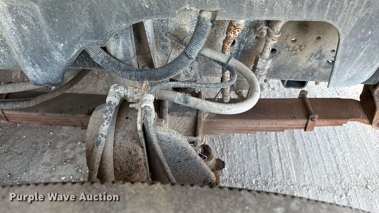 image for item EN8254 2000 GMC C7500 bucket truck