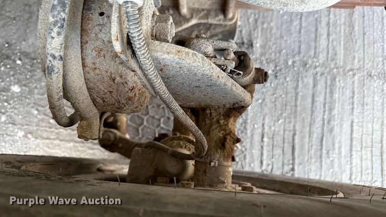 image for item EN8254 2000 GMC C7500 bucket truck