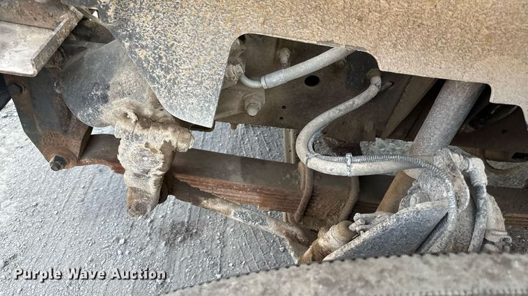 image for item EN8254 2000 GMC C7500 bucket truck