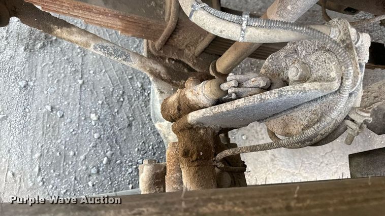 image for item EN8254 2000 GMC C7500 bucket truck