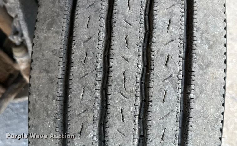 image for item EN8254 2000 GMC C7500 bucket truck